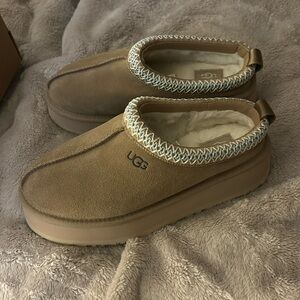 UGG Tazz Women’s size 7